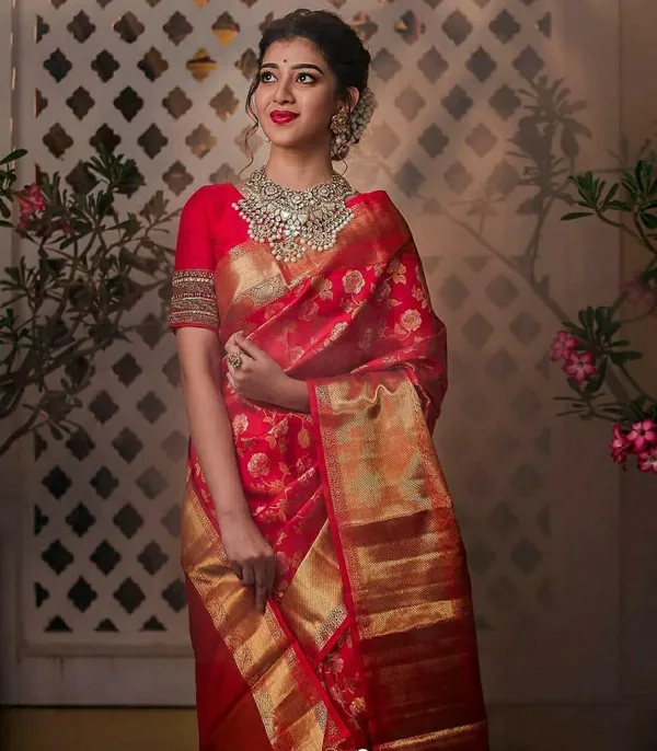 Red_Embellished_Banarasi_Jacquard_Saree_(Red)